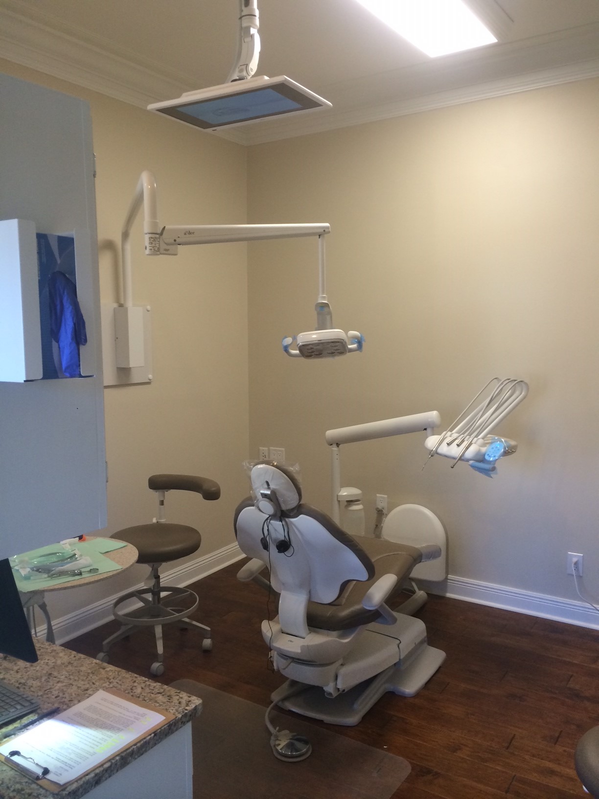 Carlton Family and Cosmetic Dentistry Image